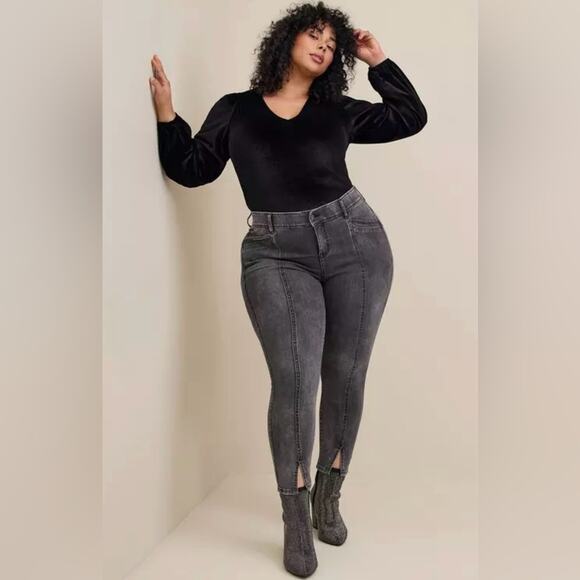 NWT Torrid Stretch Velvet V-Neck Balloon Slv Long Sleeve Bodysuit Sz 2X (18-20) - Picture 3 of 16